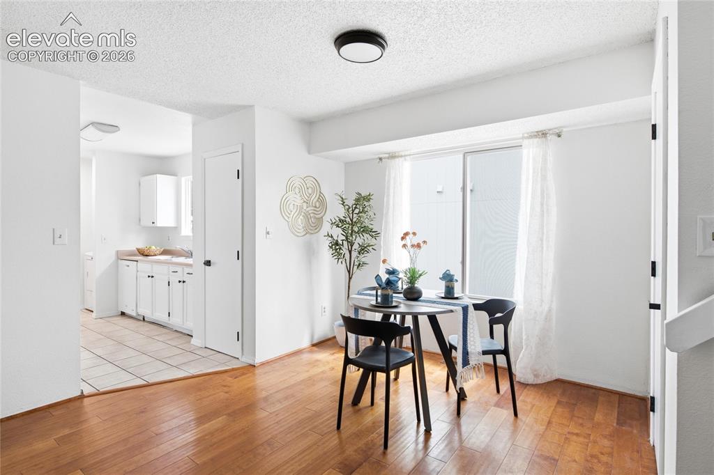 Image 10 of 35: Dining Area