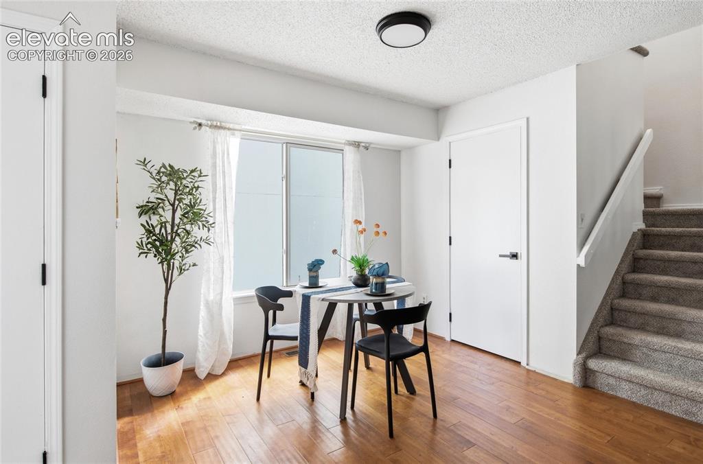 Image 11 of 35: Dining Area