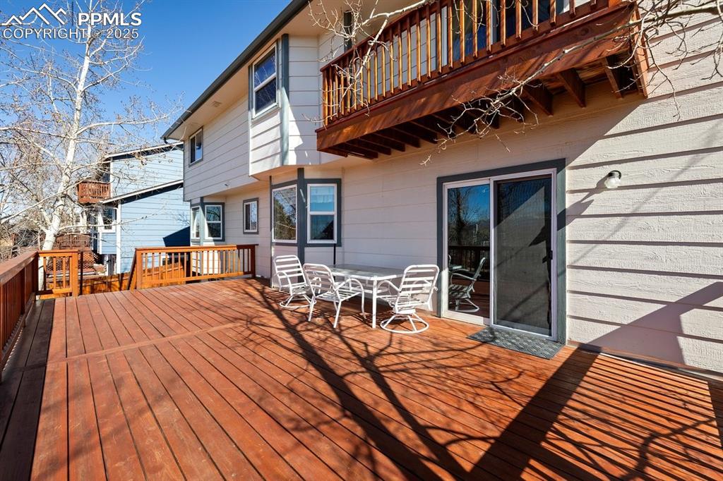 Image 41 of 50: Deck