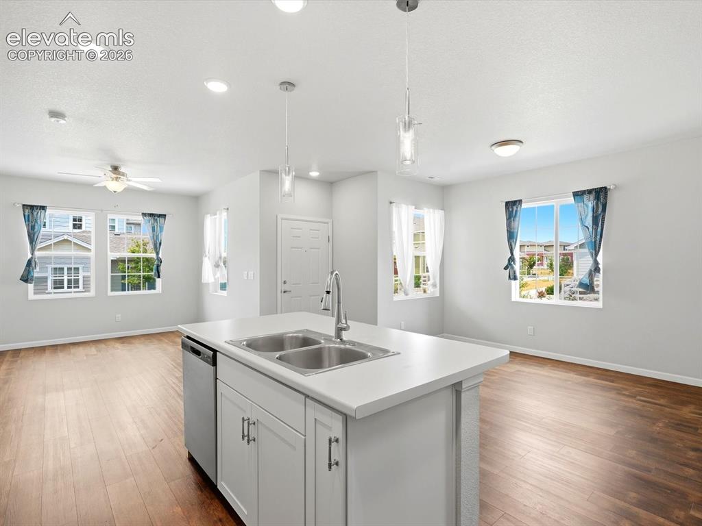 Image 15 of 44: Kitchen