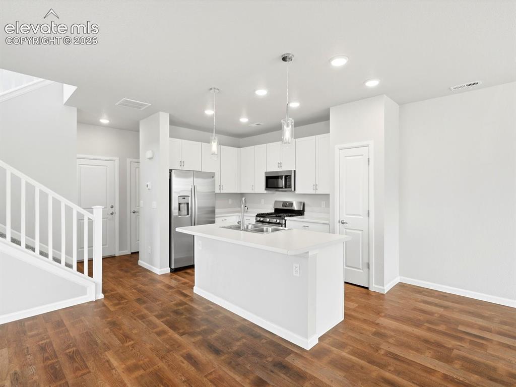 Image 17 of 44: Kitchen