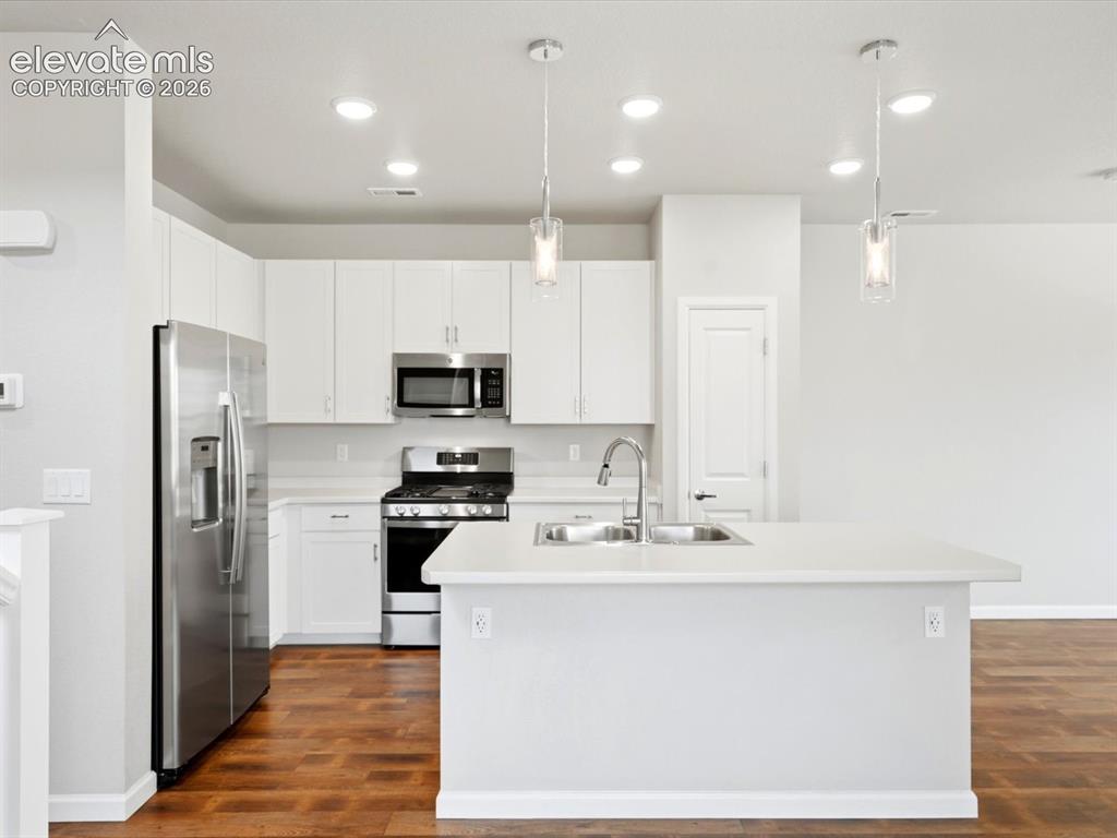 Image 19 of 44: Kitchen