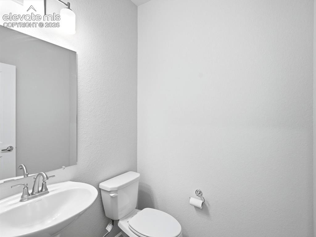 Image 21 of 44: Bathroom