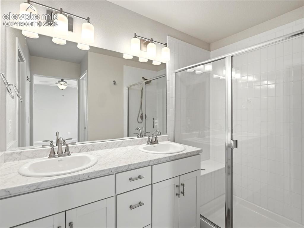 Image 29 of 44: Bathroom