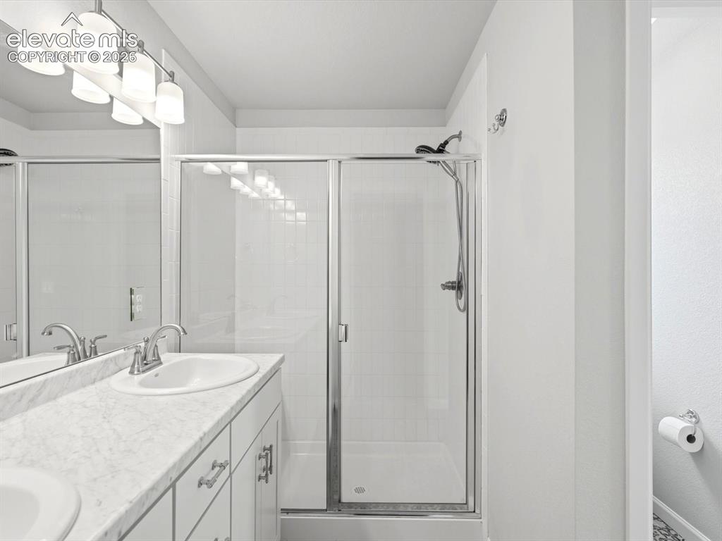 Image 30 of 44: Bathroom