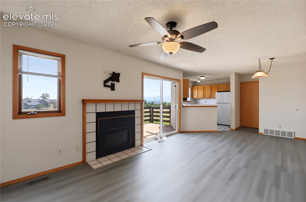 Image 4 of 41: Living Room
