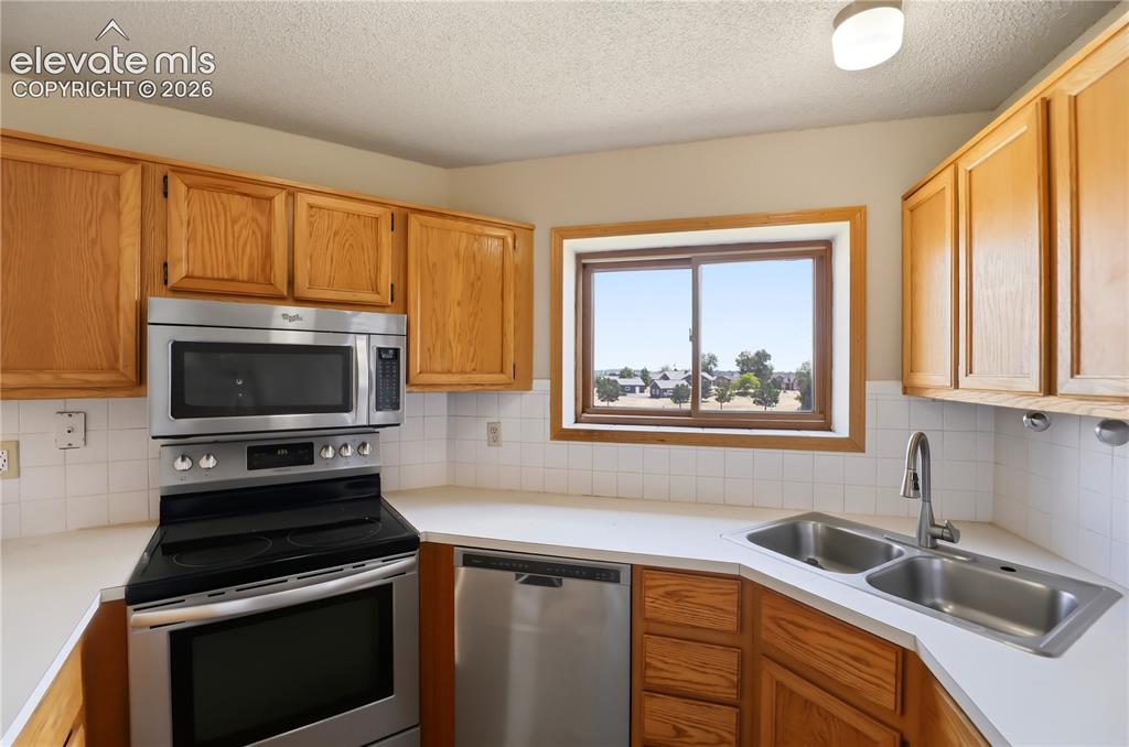 Image 9 of 41: Kitchen
