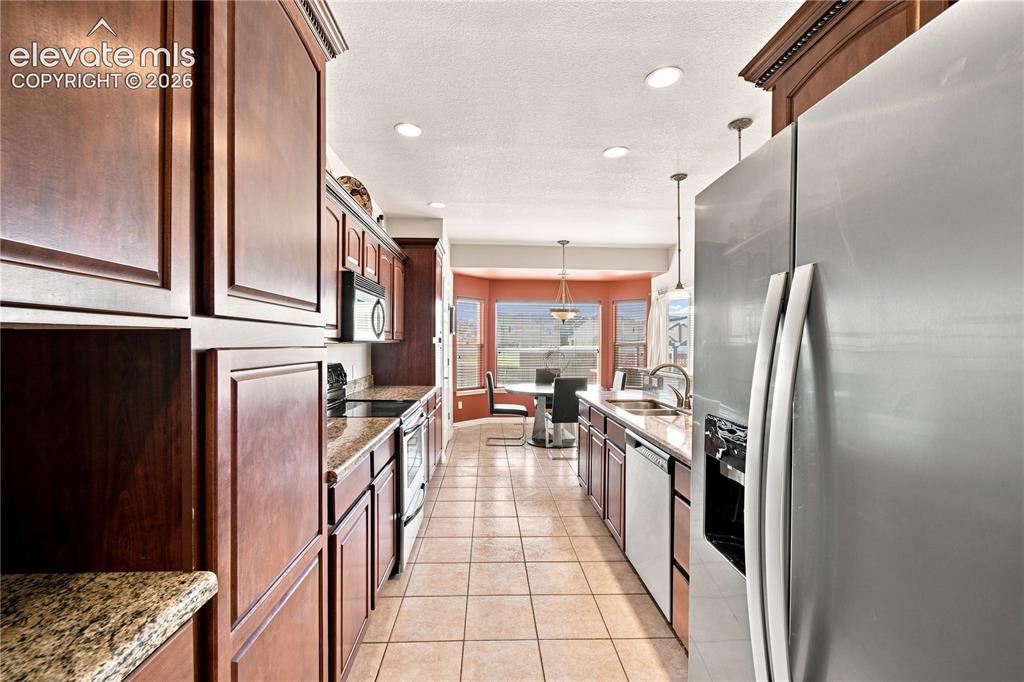 Image 11 of 47: Kitchen