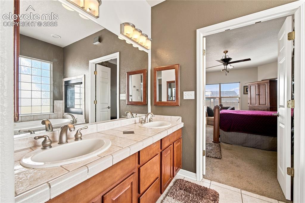 Image 20 of 47: Bathroom