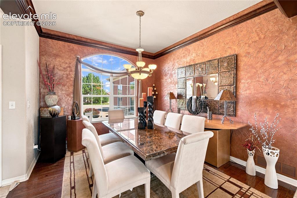 Image 3 of 47: Dining Area