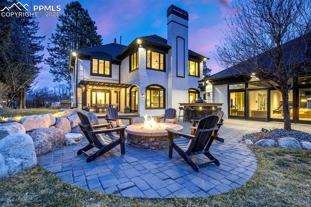 Image 3 of 50: Back of Structure