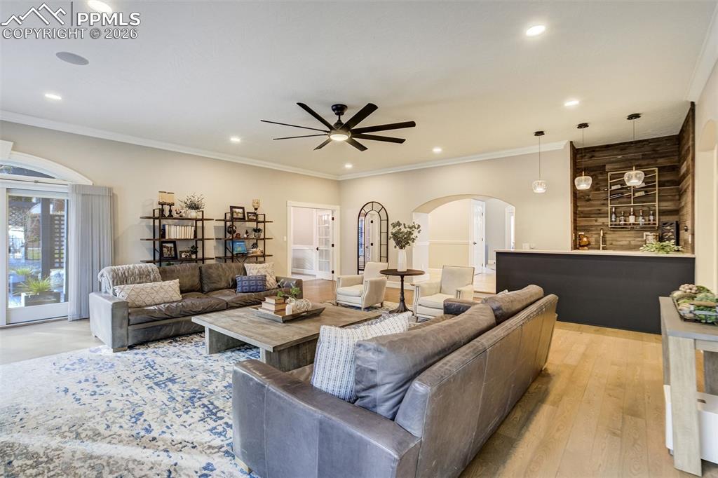 Image 8 of 50: Living Room