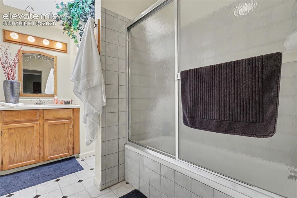 Image 11 of 22: Bathroom