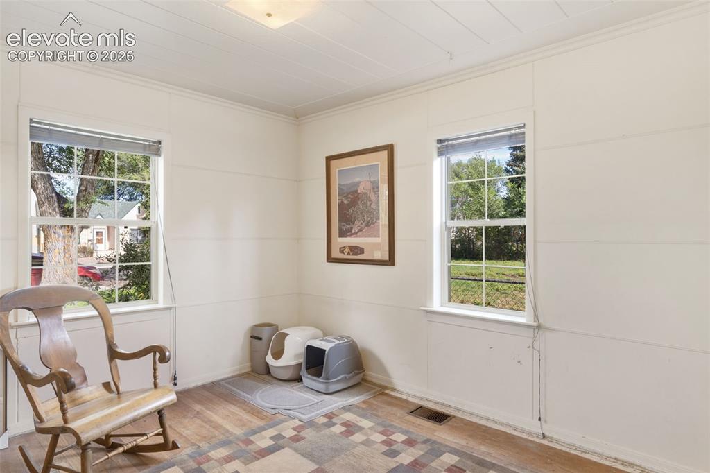 Image 13 of 22: Sitting Room