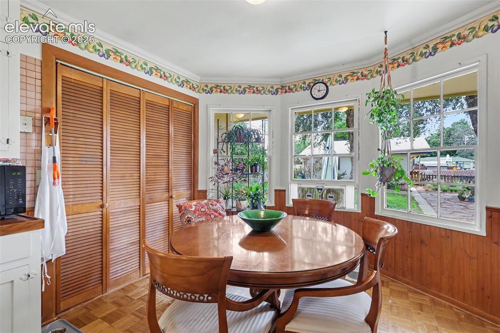 Image 9 of 22: Dining Area