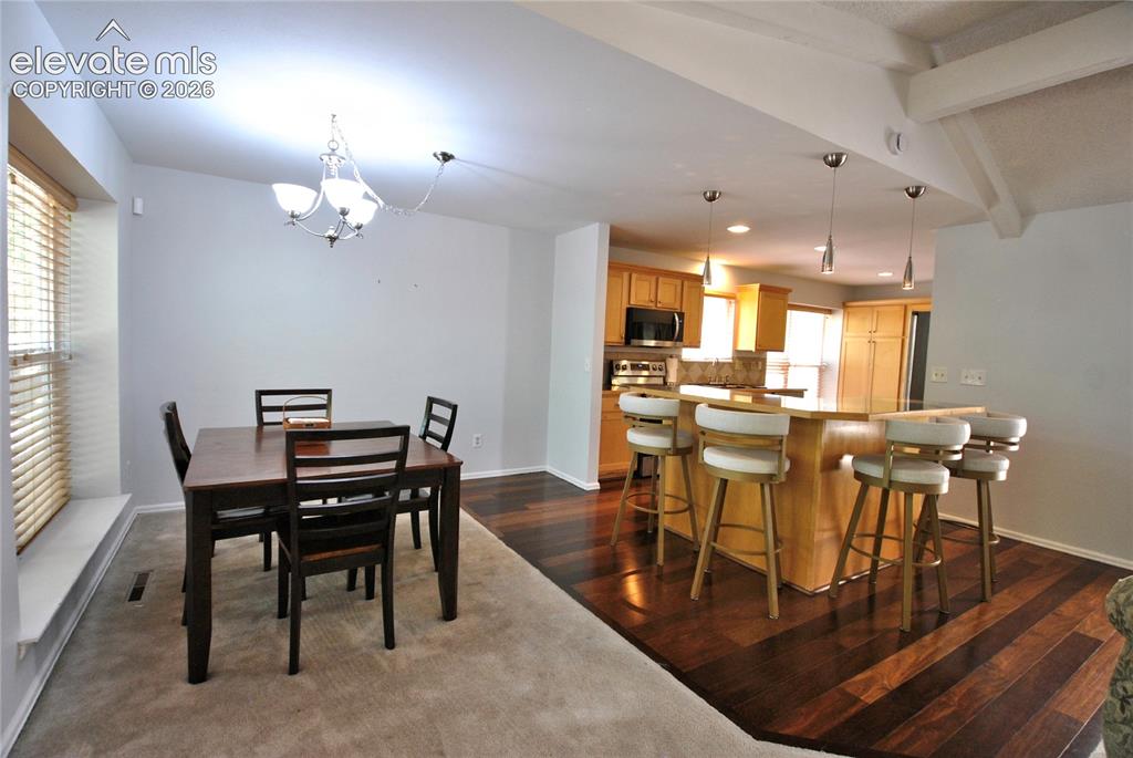 Image 10 of 35: Dining Area