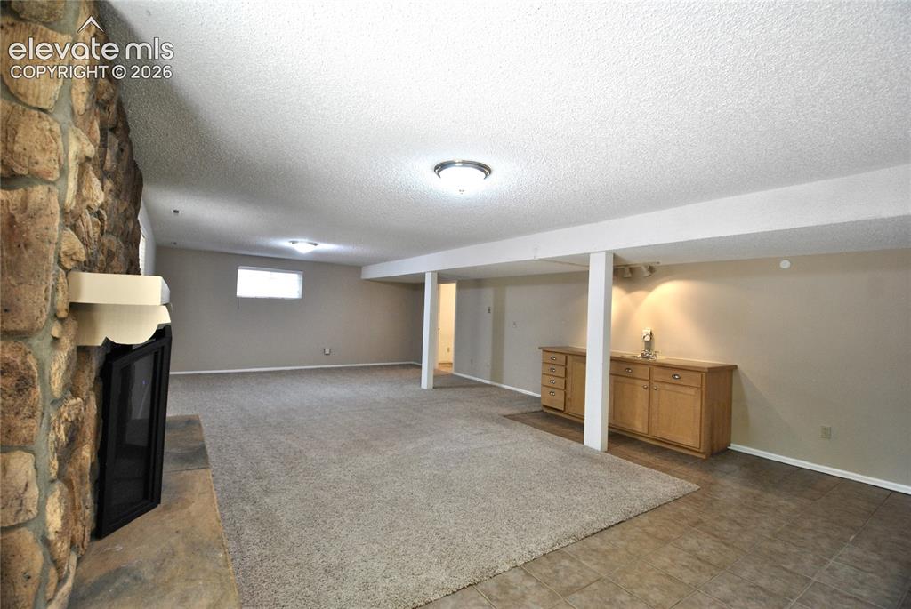 Image 19 of 35: Family Room