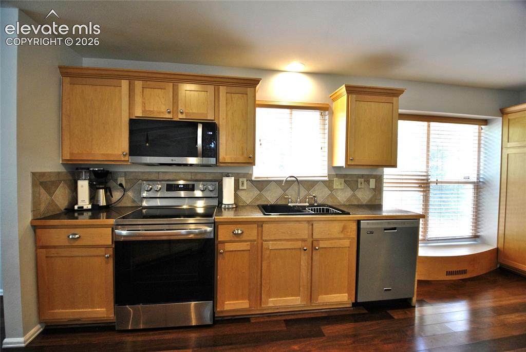 Image 8 of 35: Kitchen