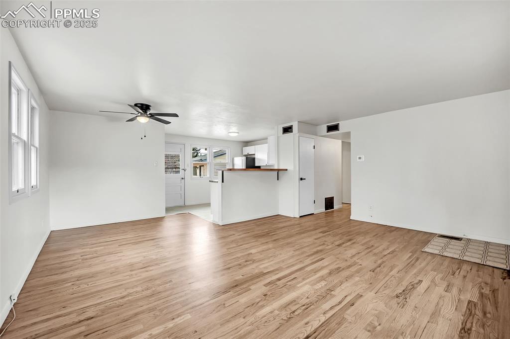 Image 15 of 42: Living Room