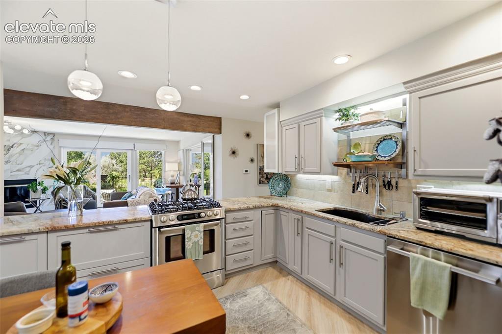 Image 11 of 50: Kitchen