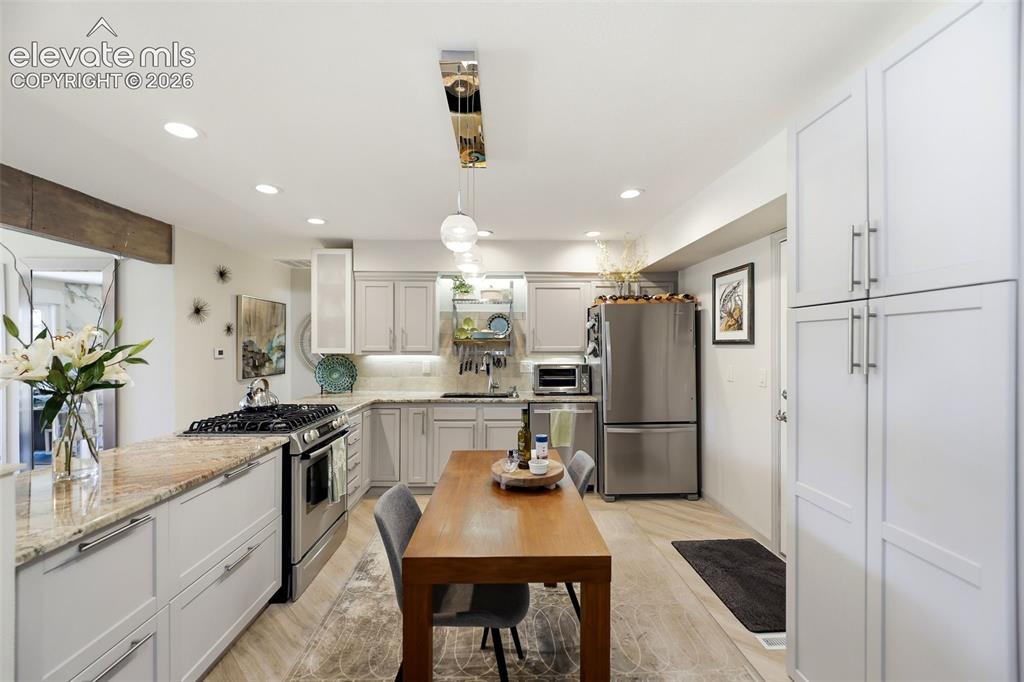 Image 8 of 50: Kitchen