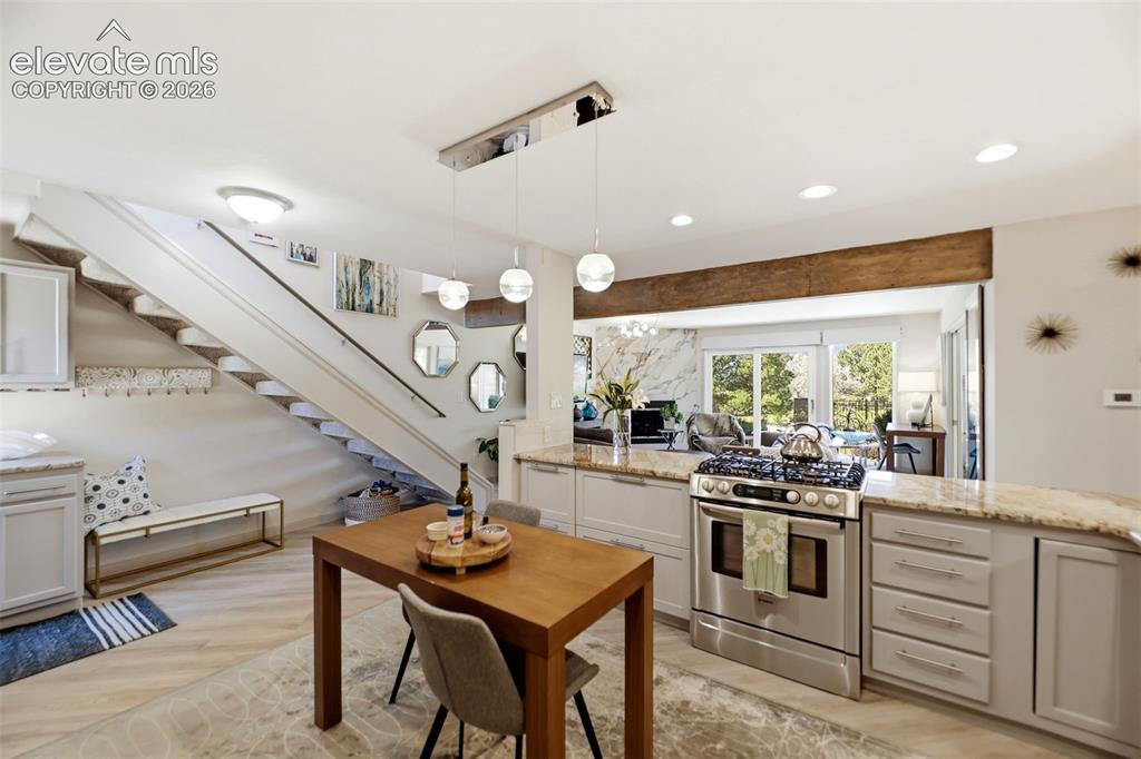 Image 9 of 50: Kitchen