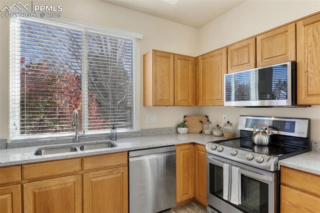 Image 14 of 42: Kitchen