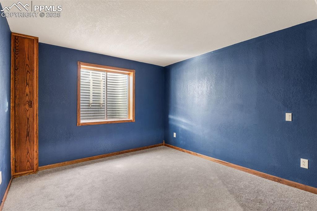 Image 29 of 42: Bedroom