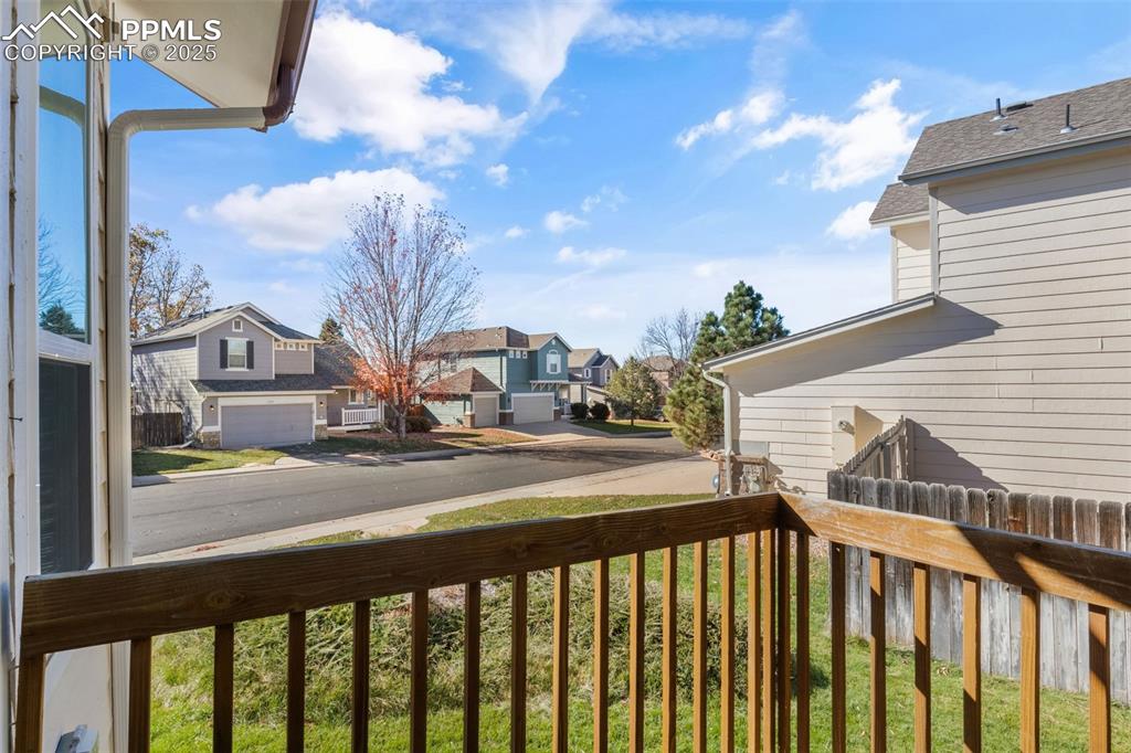 Image 32 of 42: Deck