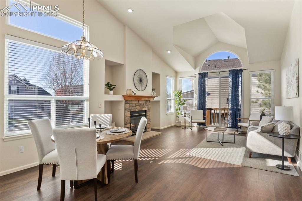 Image 5 of 42: Dining Area