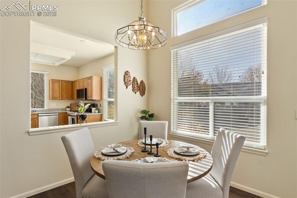 Image 6 of 42: Dining Area