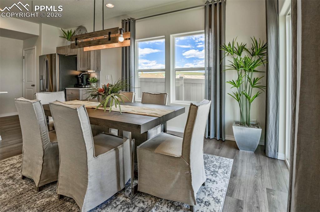 Image 10 of 35: Dining Area