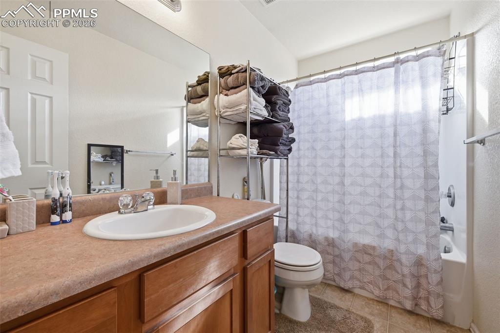 Image 29 of 41: Bedroom