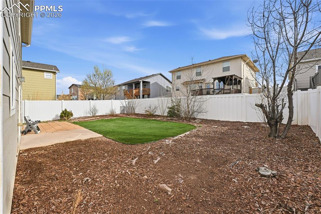 Image 32 of 41: Bedroom