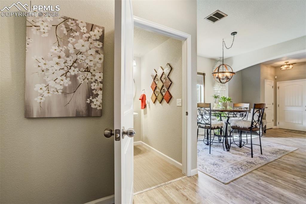 Image 14 of 30: Dining Area