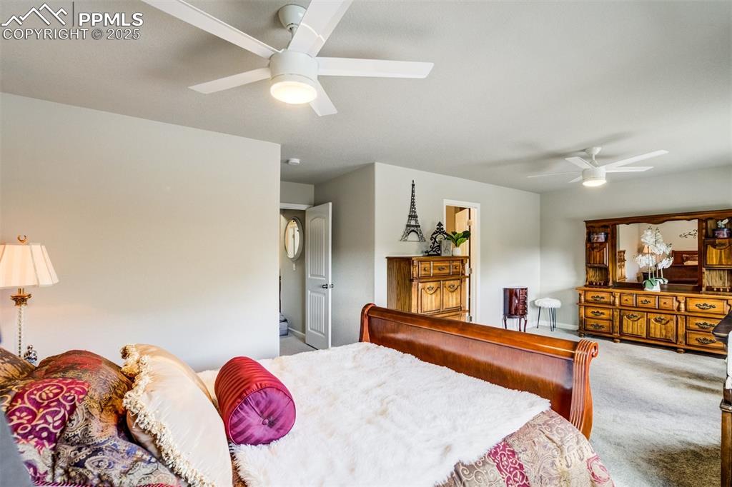 Image 17 of 30: Bedroom