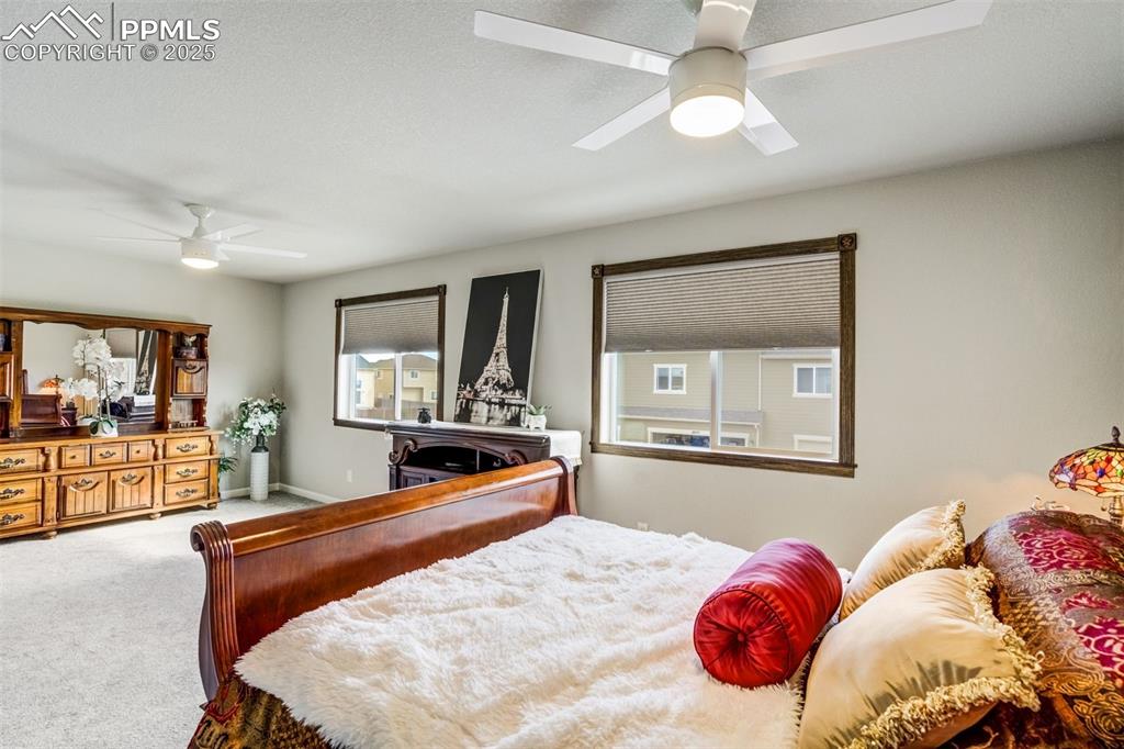 Image 18 of 30: Bedroom