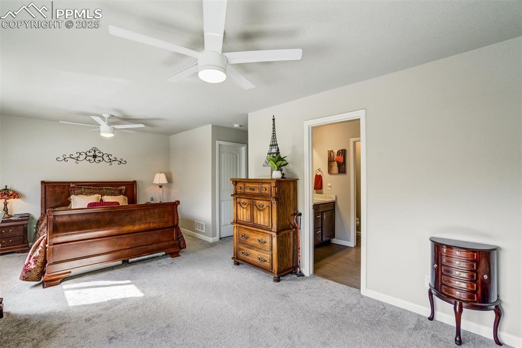 Image 19 of 30: Bedroom