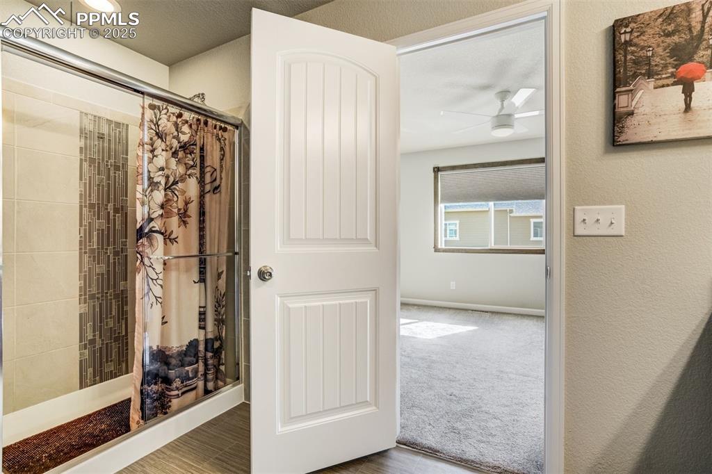 Image 21 of 30: Bathroom