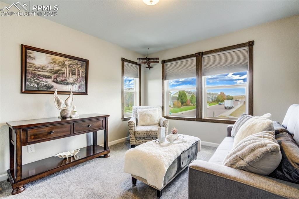 Image 26 of 30: Sitting Room