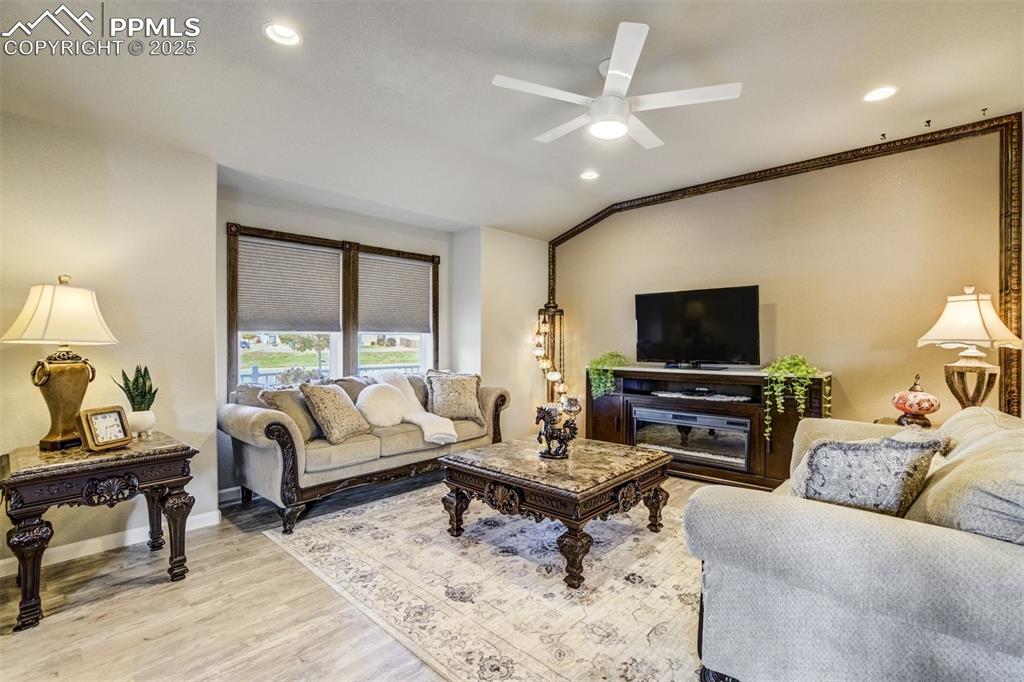 Image 6 of 30: Living Room