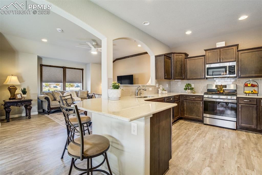 Image 7 of 30: Kitchen