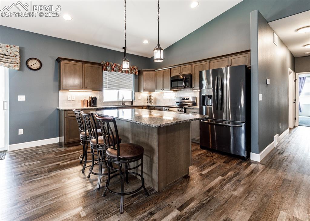 Image 10 of 35: Kitchen