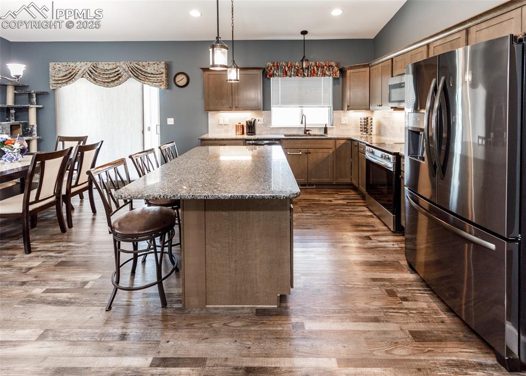 Image 14 of 35: Kitchen