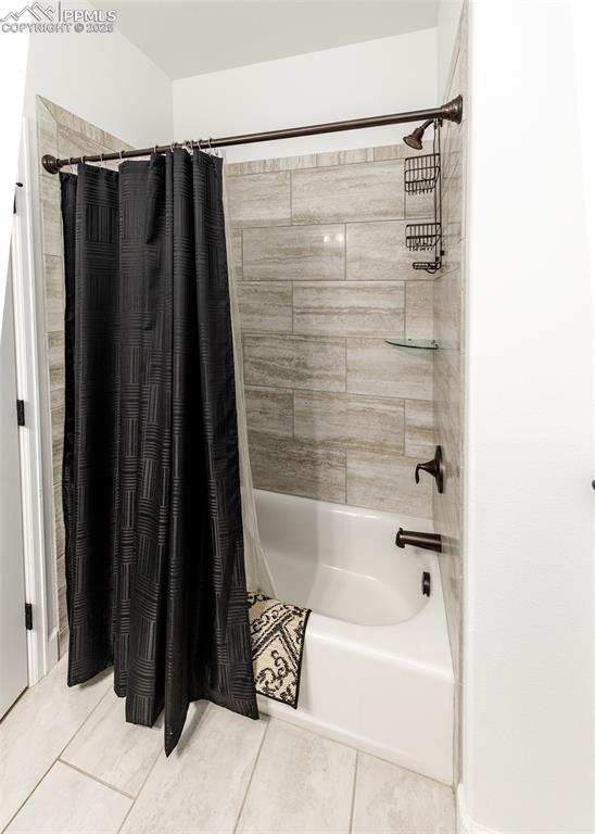 Image 18 of 35: Bathroom