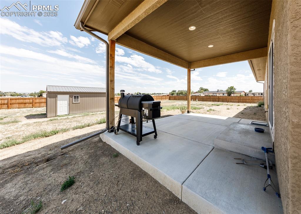 Image 27 of 35: Patio