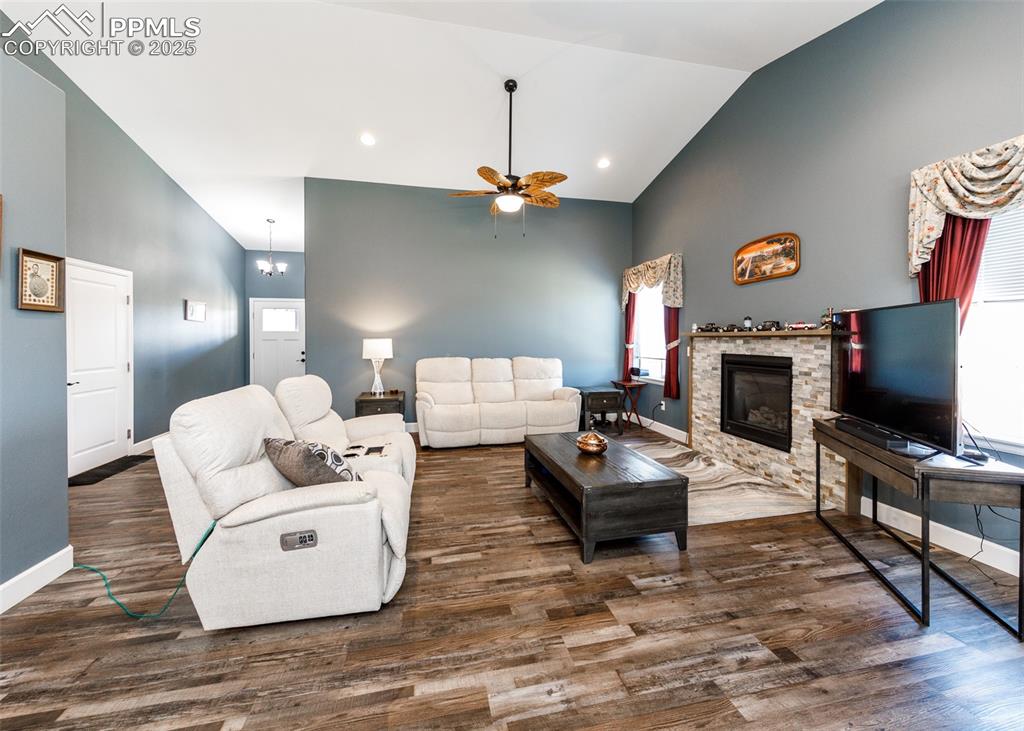 Image 7 of 35: Living Room