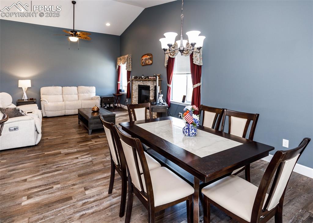 Image 9 of 35: Dining Area