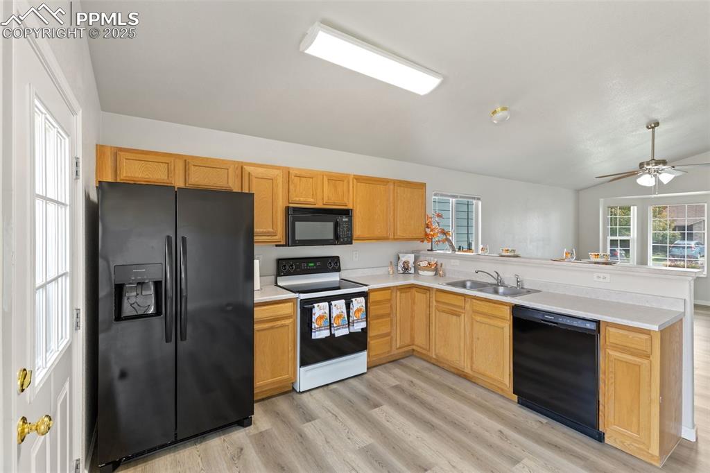 Image 10 of 34: Kitchen