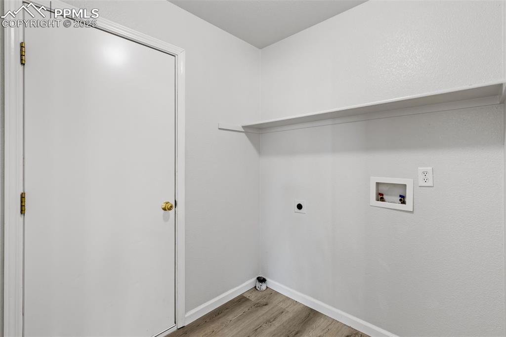 Image 14 of 34: Laundry room